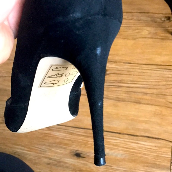 Strappy Black Closed Toe Stiletto - Picture 3 of 5